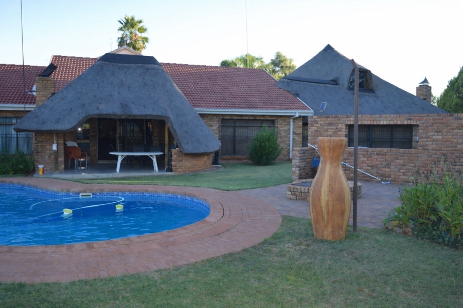 6 Bedroom Property for Sale in Doringkruin North West